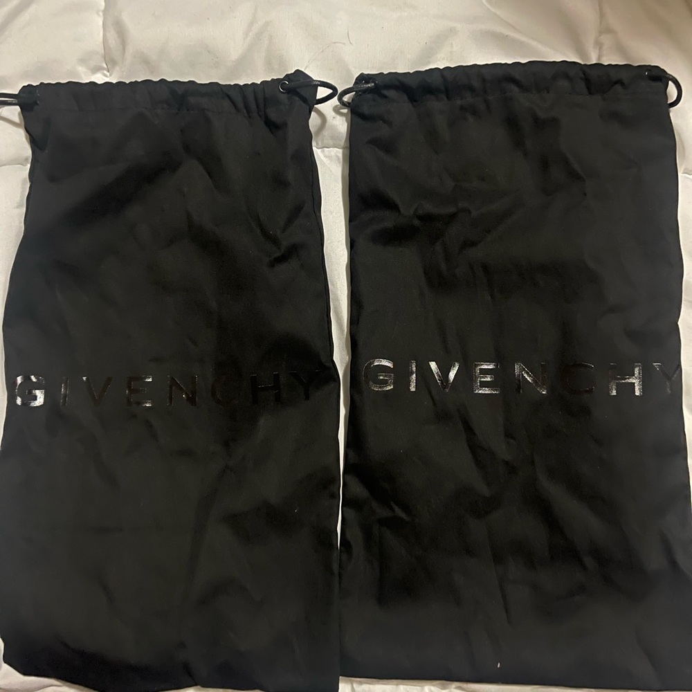Givenchy - Picture 6 of 7